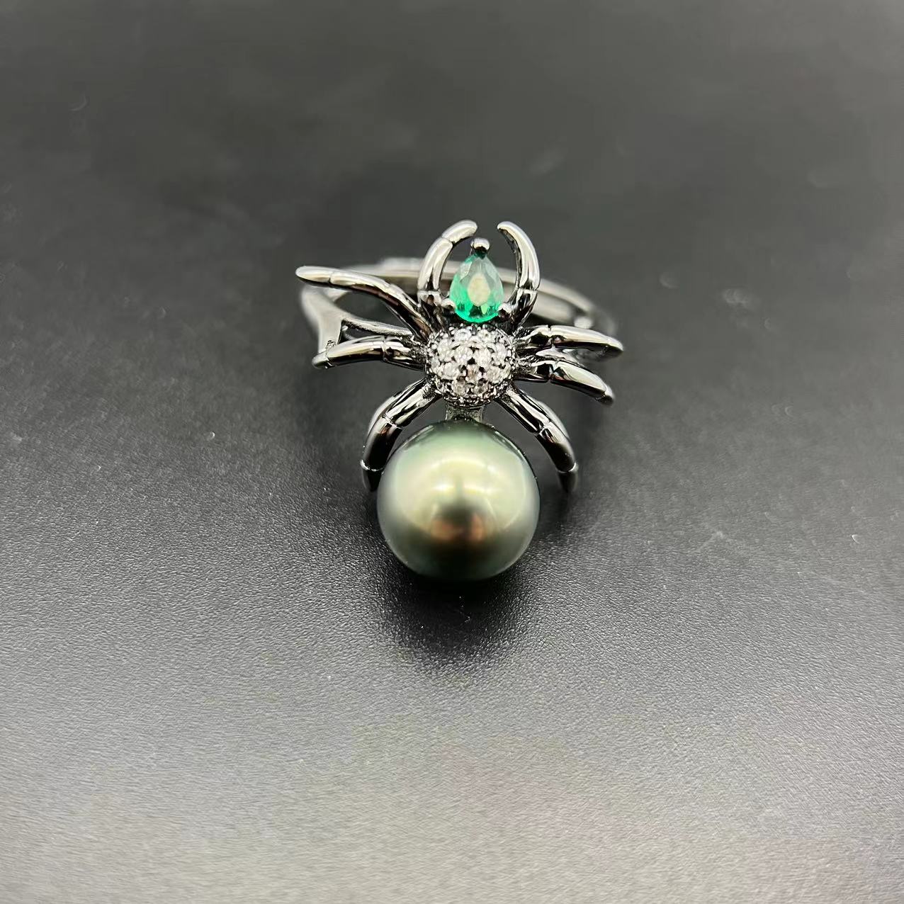 Black S925 silver spider and black Tahitian pearl ring