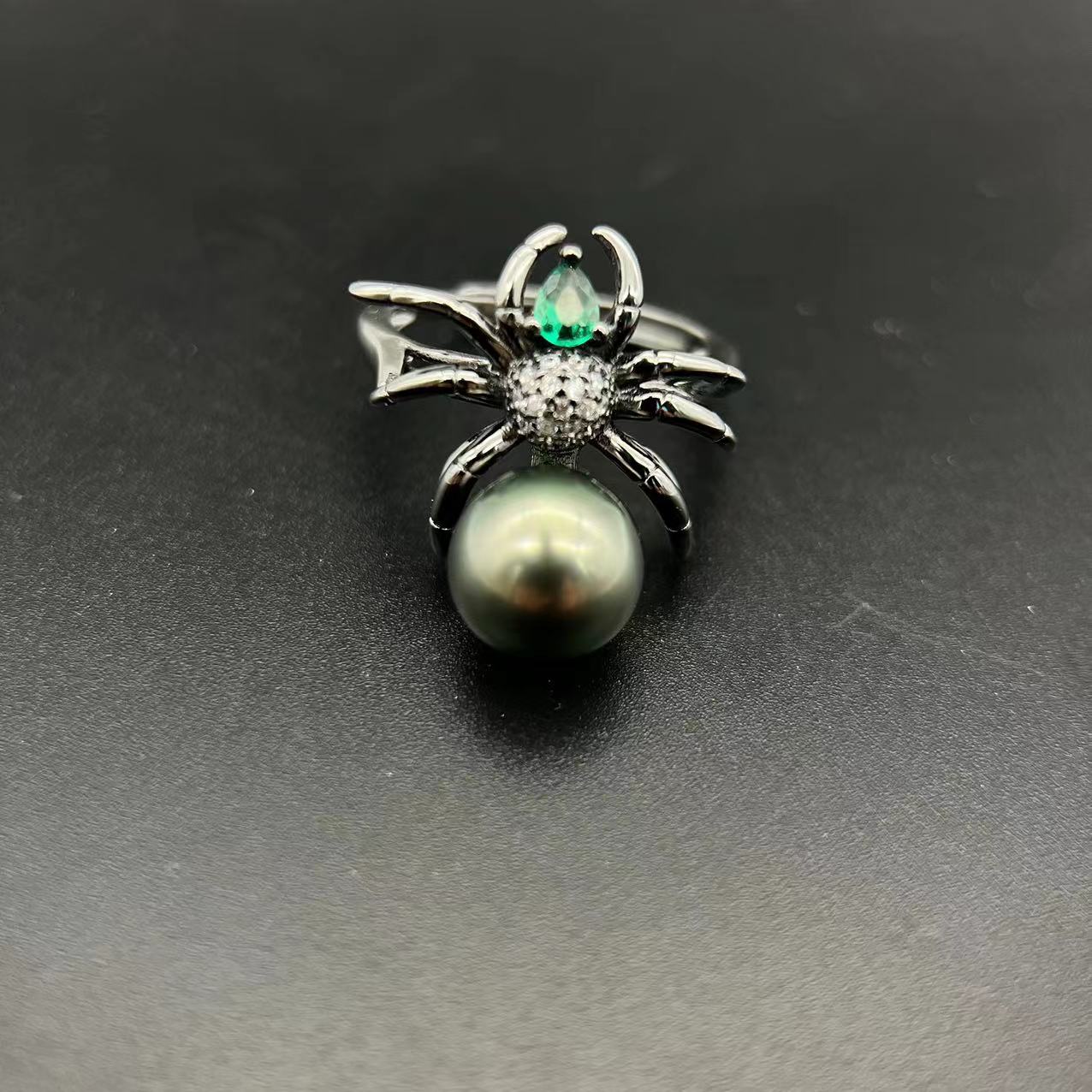 Black S925 silver spider and black Tahitian pearl ring