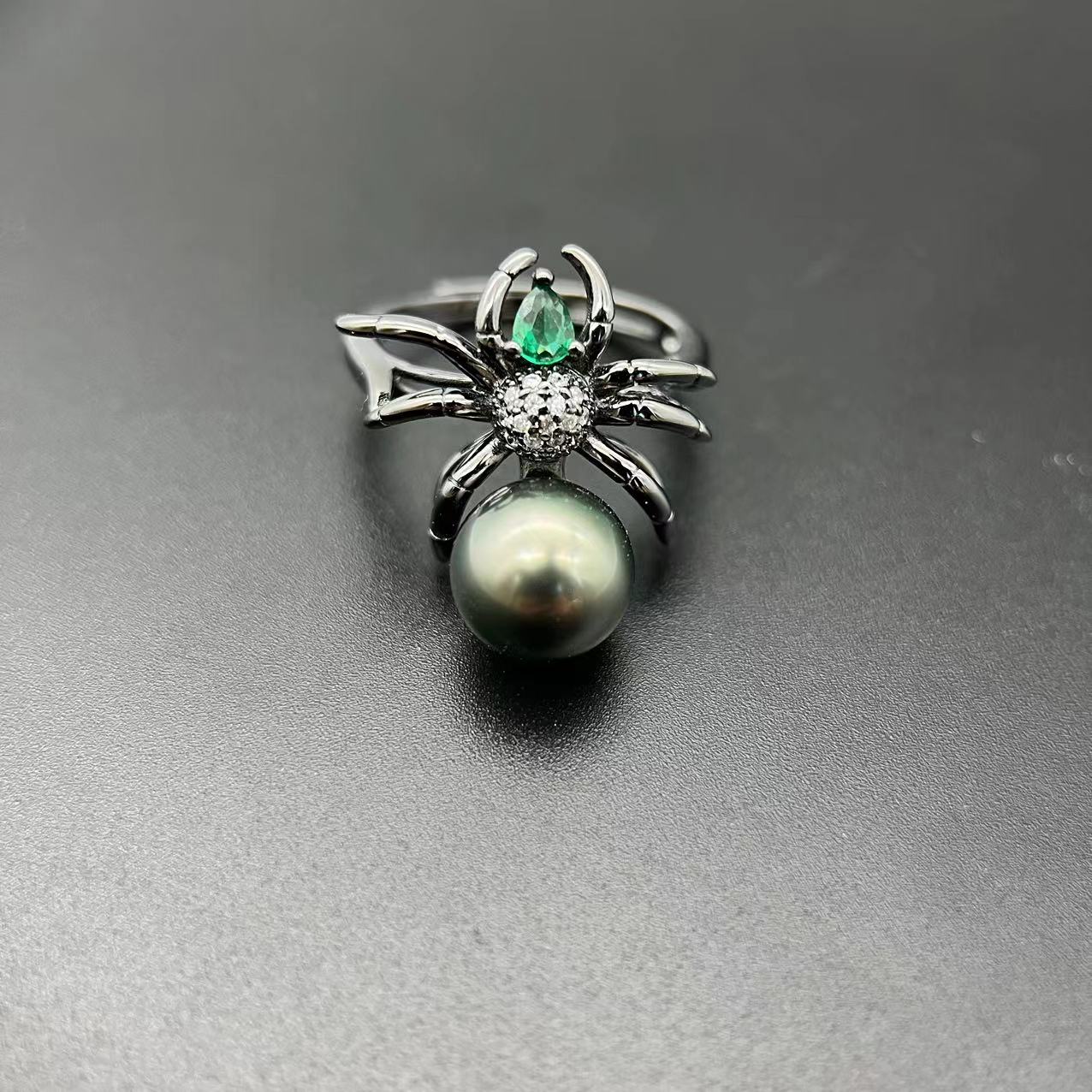 Black S925 silver spider and black Tahitian pearl ring