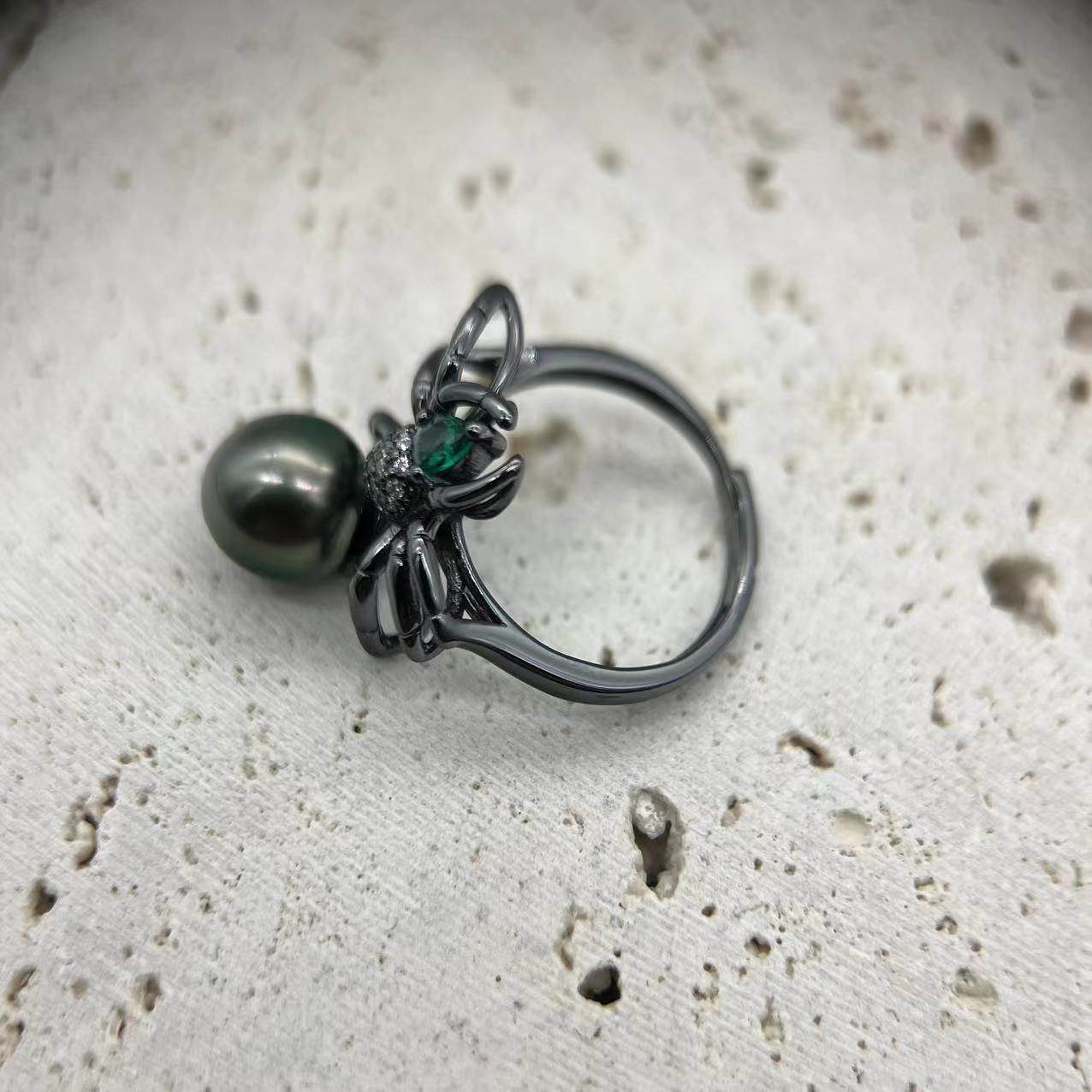 Black S925 silver spider and black Tahitian pearl ring