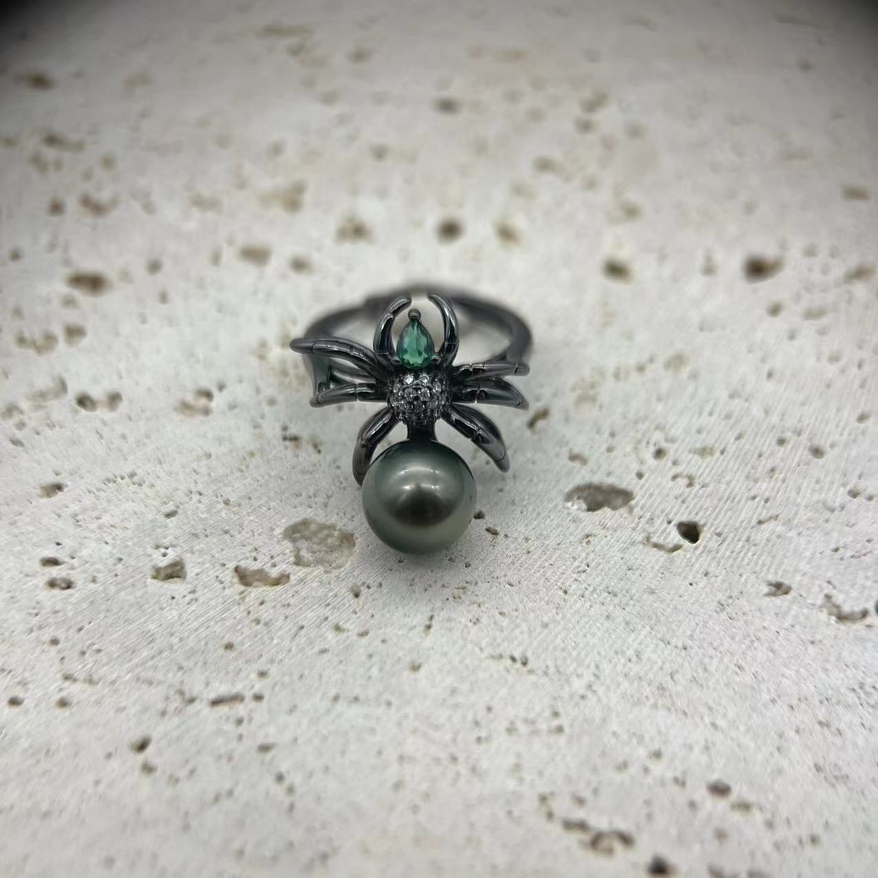 Black S925 silver spider and black Tahitian pearl ring