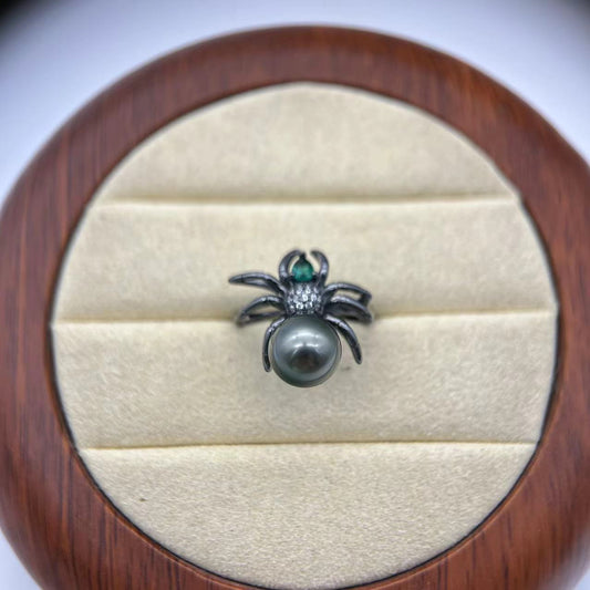 Black S925 silver spider and black Tahitian pearl ring