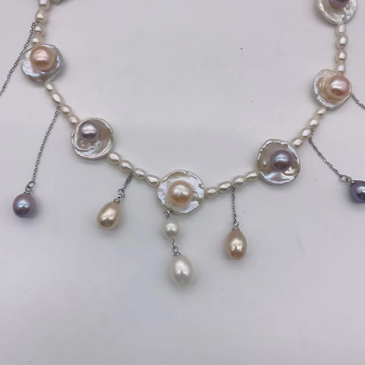 Petaled pearl necklace