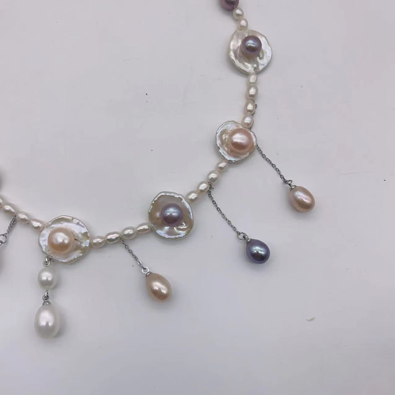 Petaled pearl necklace