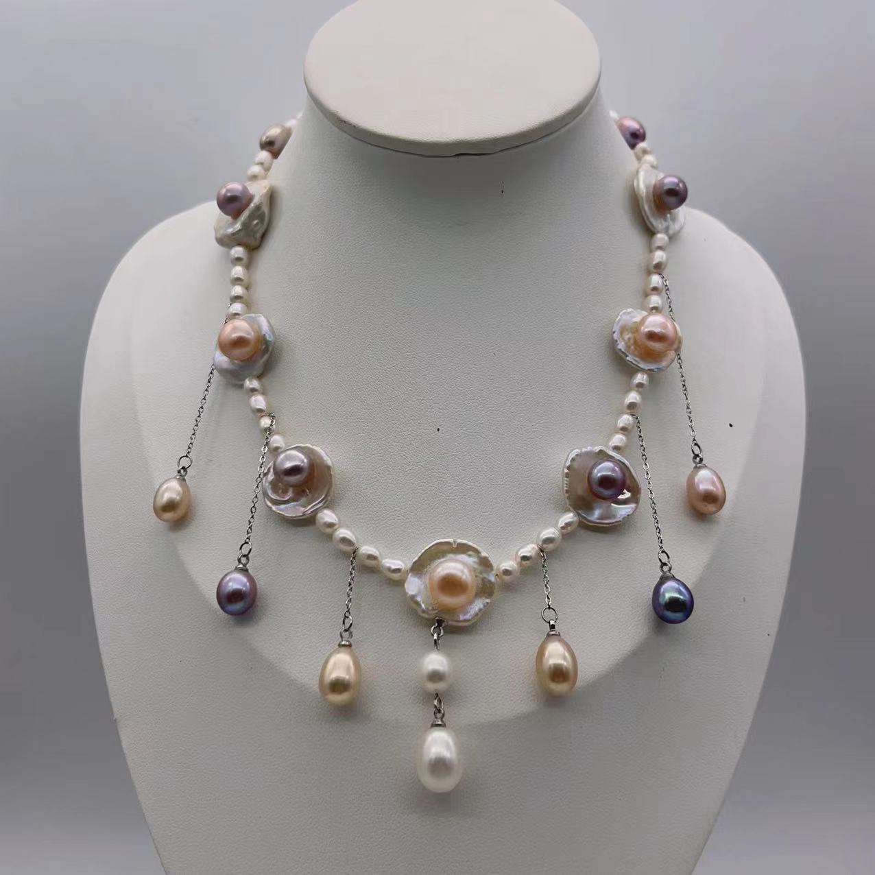 Petaled pearl necklace