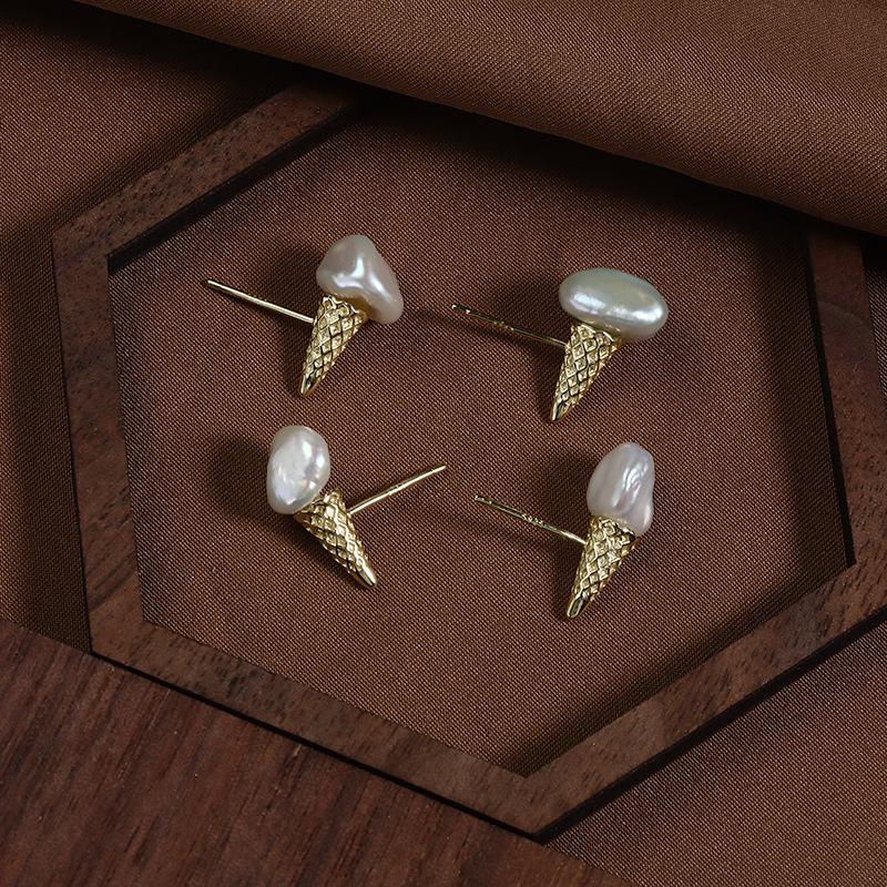 Sweet French ice cream pearl stud earrings