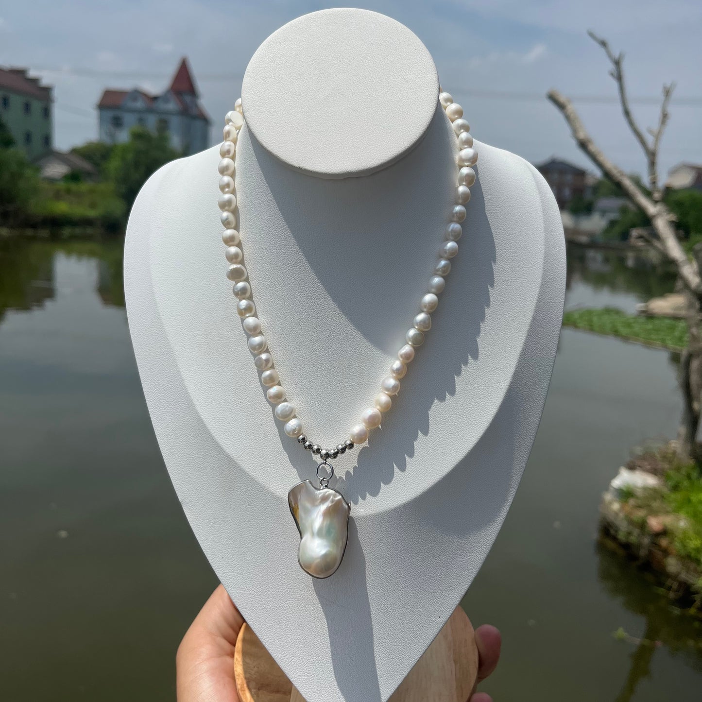 Necklace with a legendary & other pearls