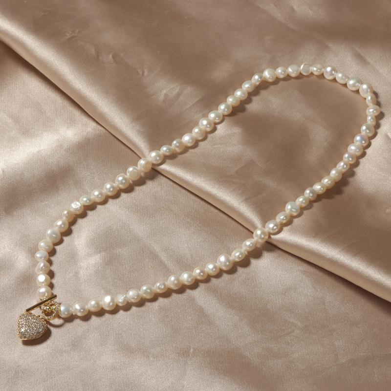 Heart buckle pearl necklace