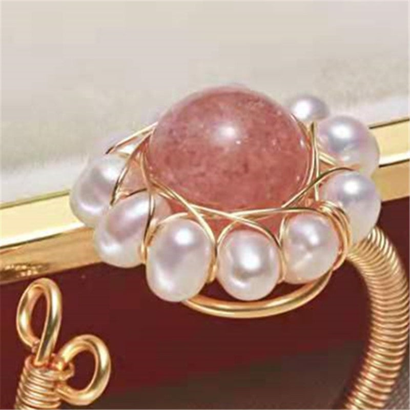 Cristal de fraise avec bague en perles