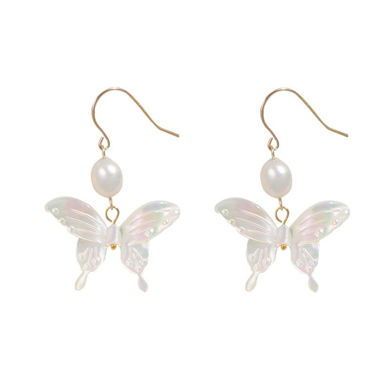 Boucles d'oreilles clous en perles de coquillage papillon