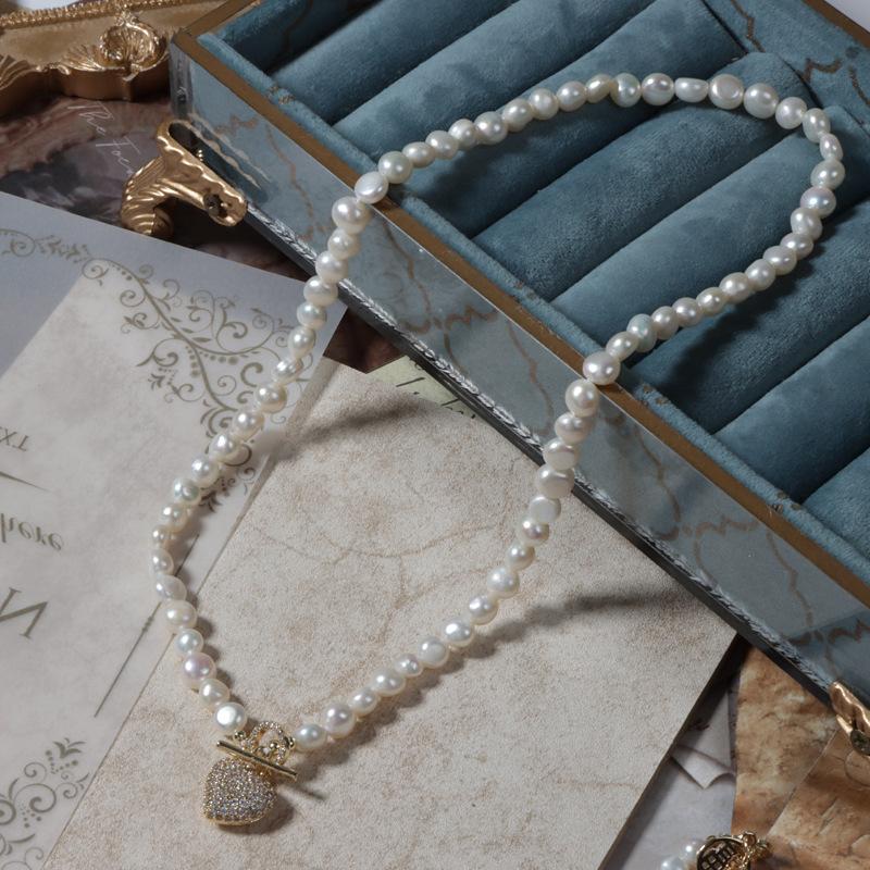 Heart buckle pearl necklace