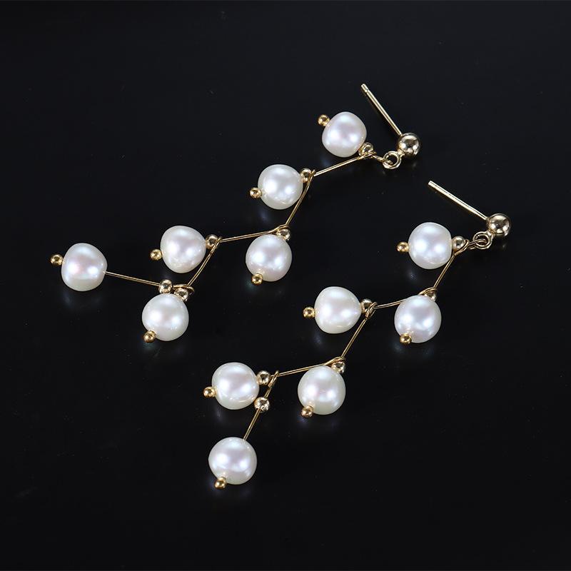 Grape frame shape pearl stud earrings