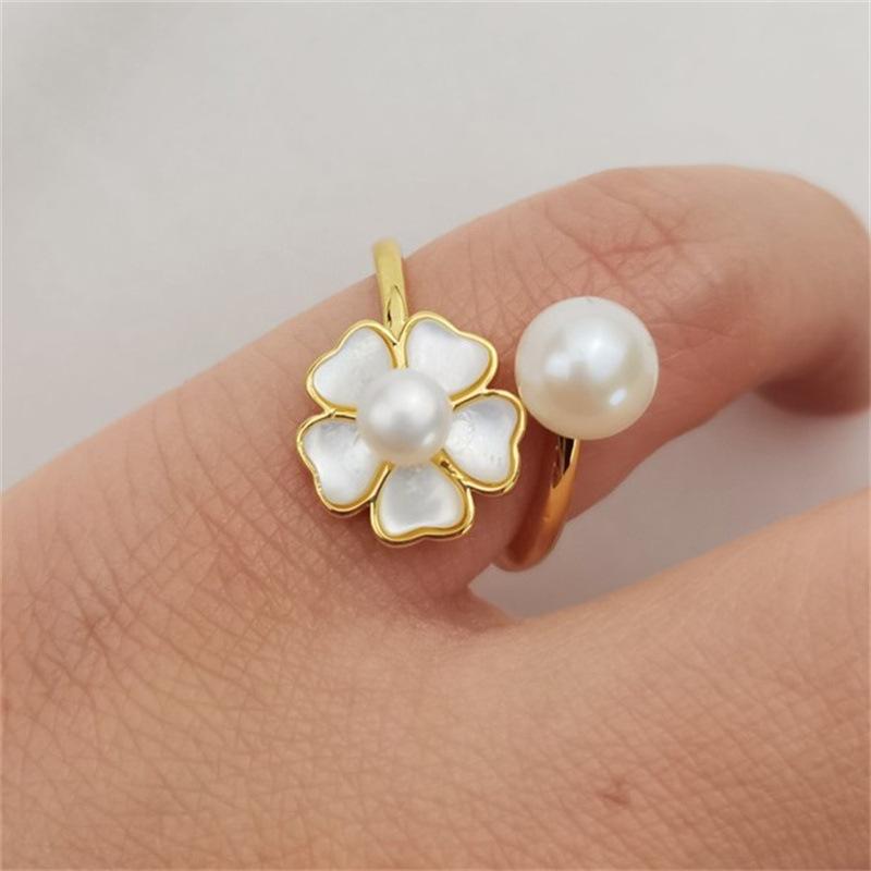 Flower pearl ring