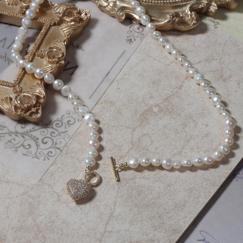 Heart buckle pearl necklace