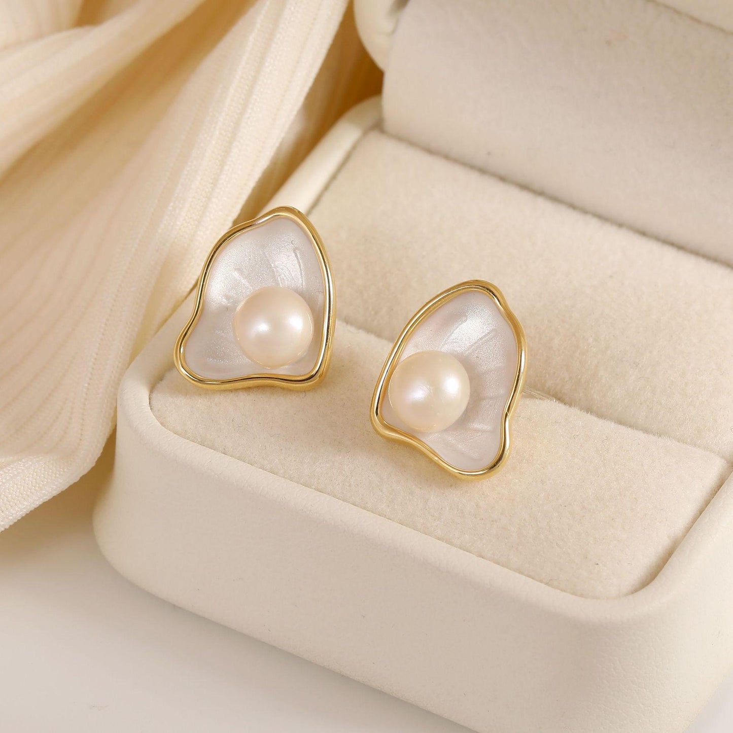 Butterfly fan pearl stud earrings