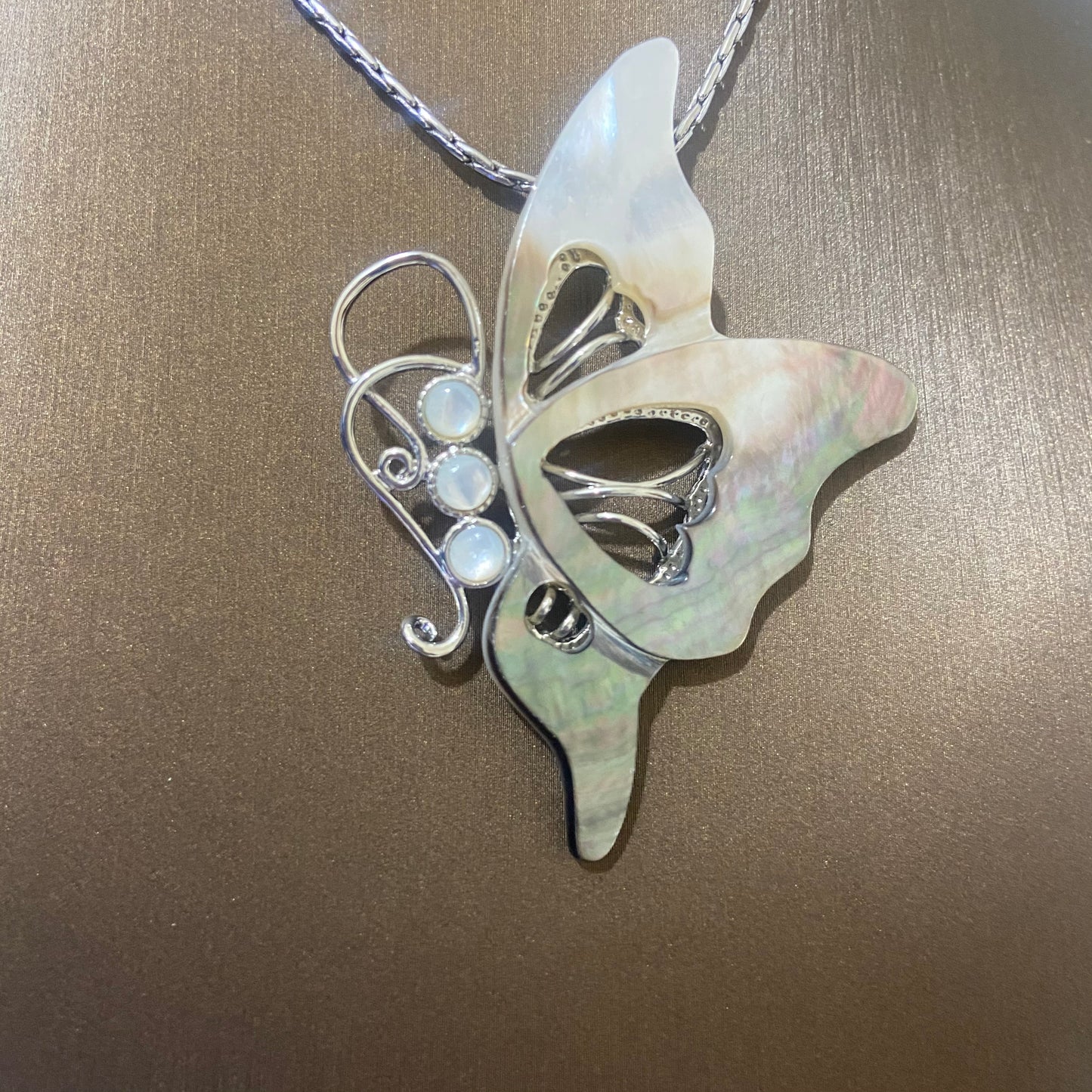 Butterfly shell pendant USD25 (L2)