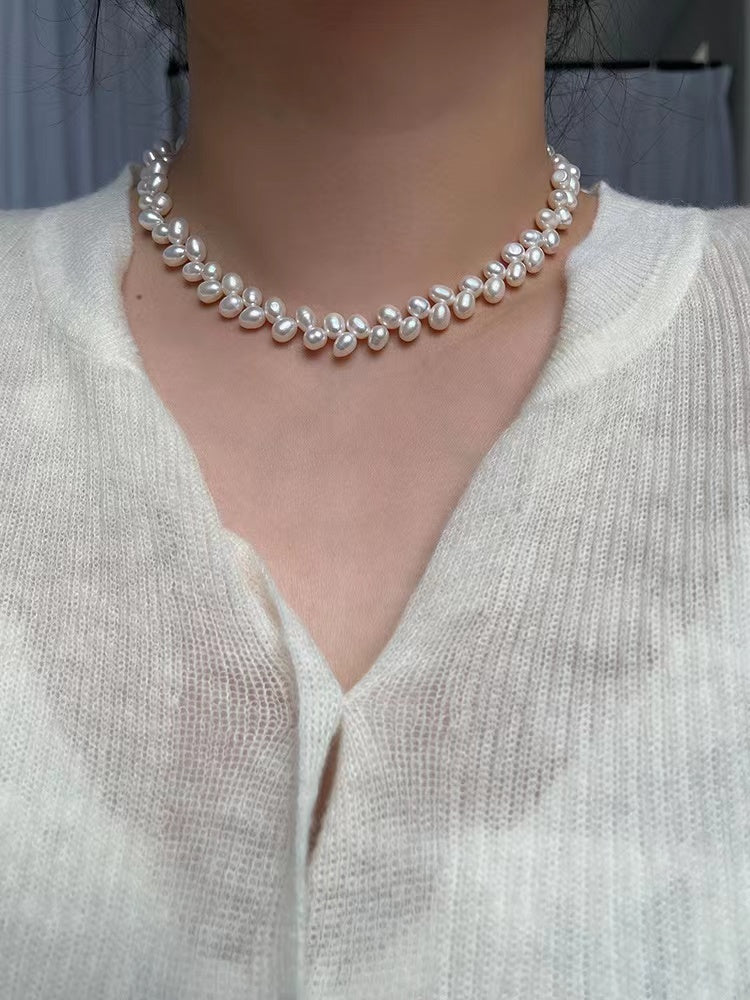 Pearl necklace 90 USD N33