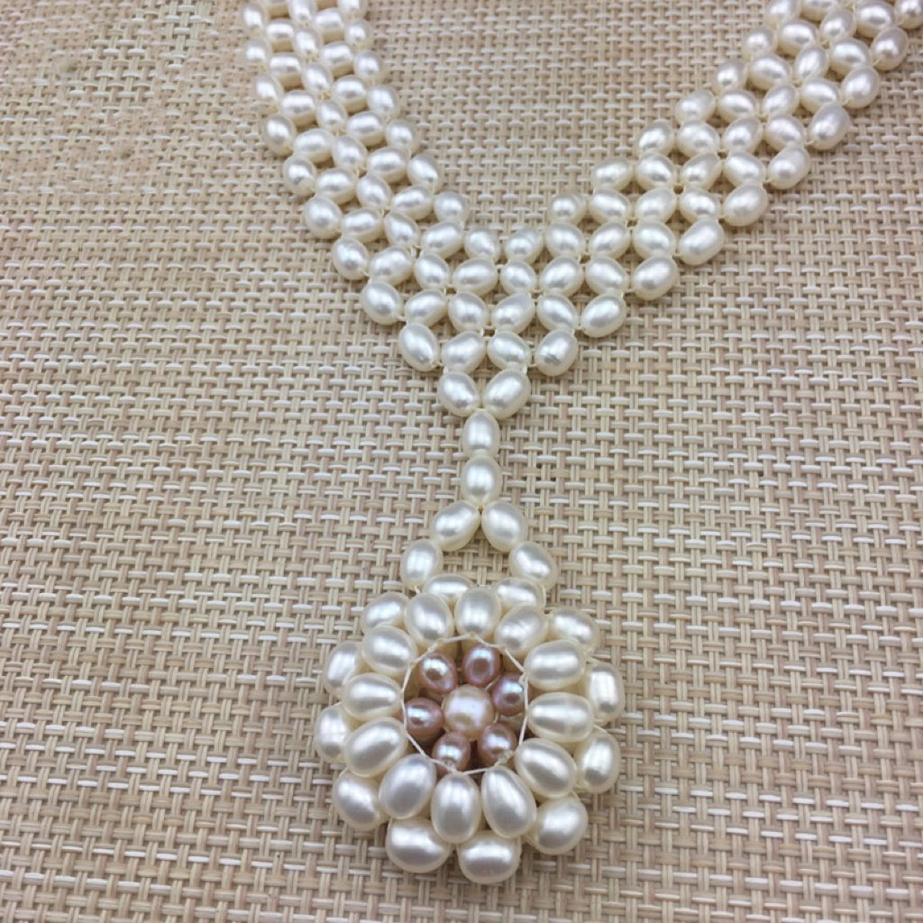 Collier de perles 350 usd