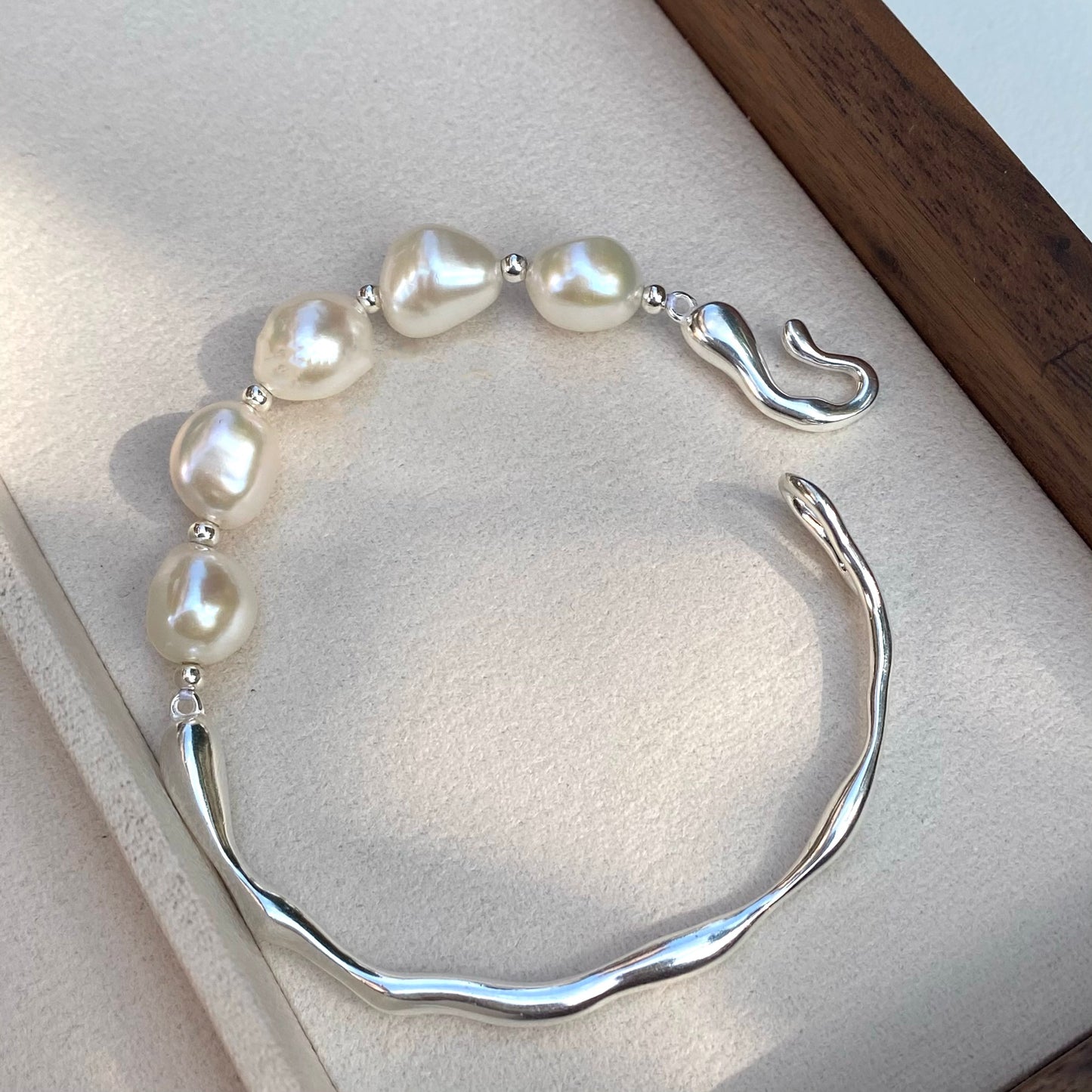 Fresh water pearl bracelet USD39 (B5) and we need your wrist size