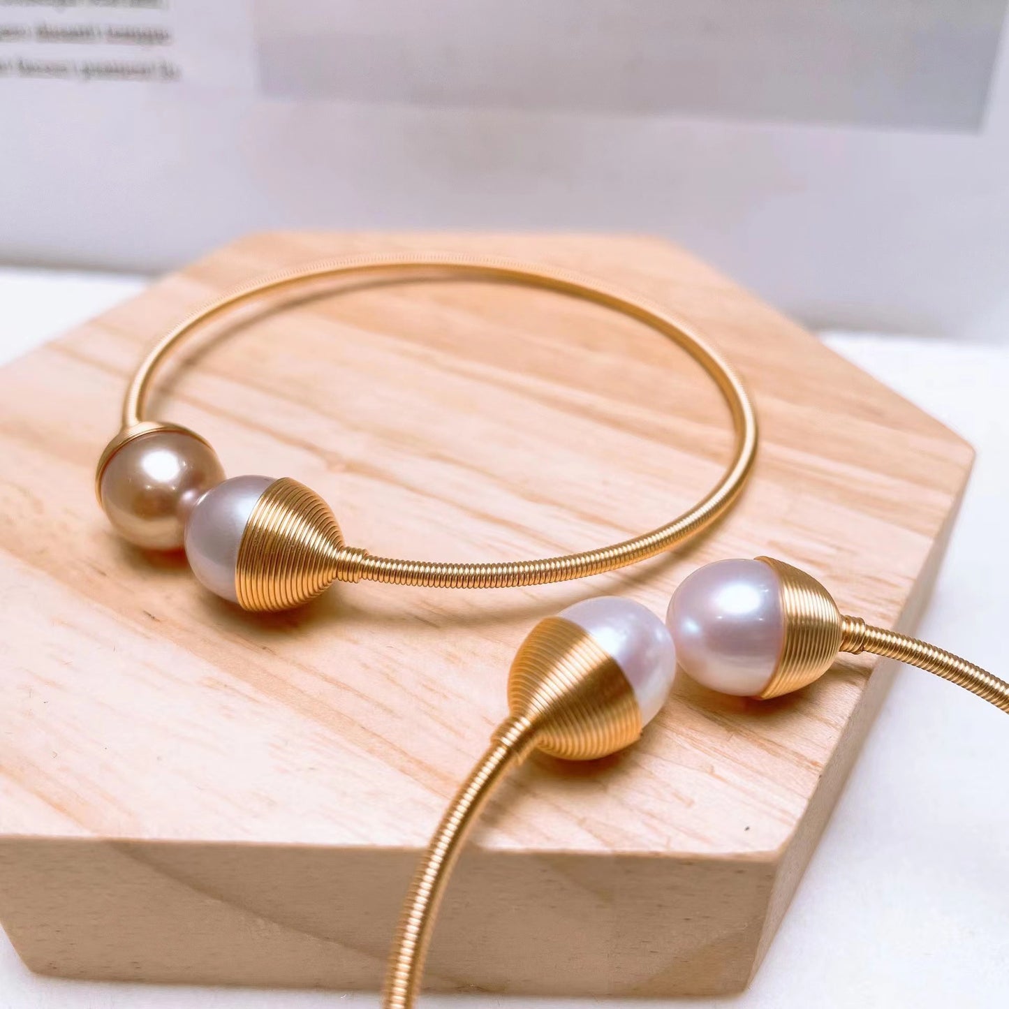 Two pearls Bangle USD25 (B21)