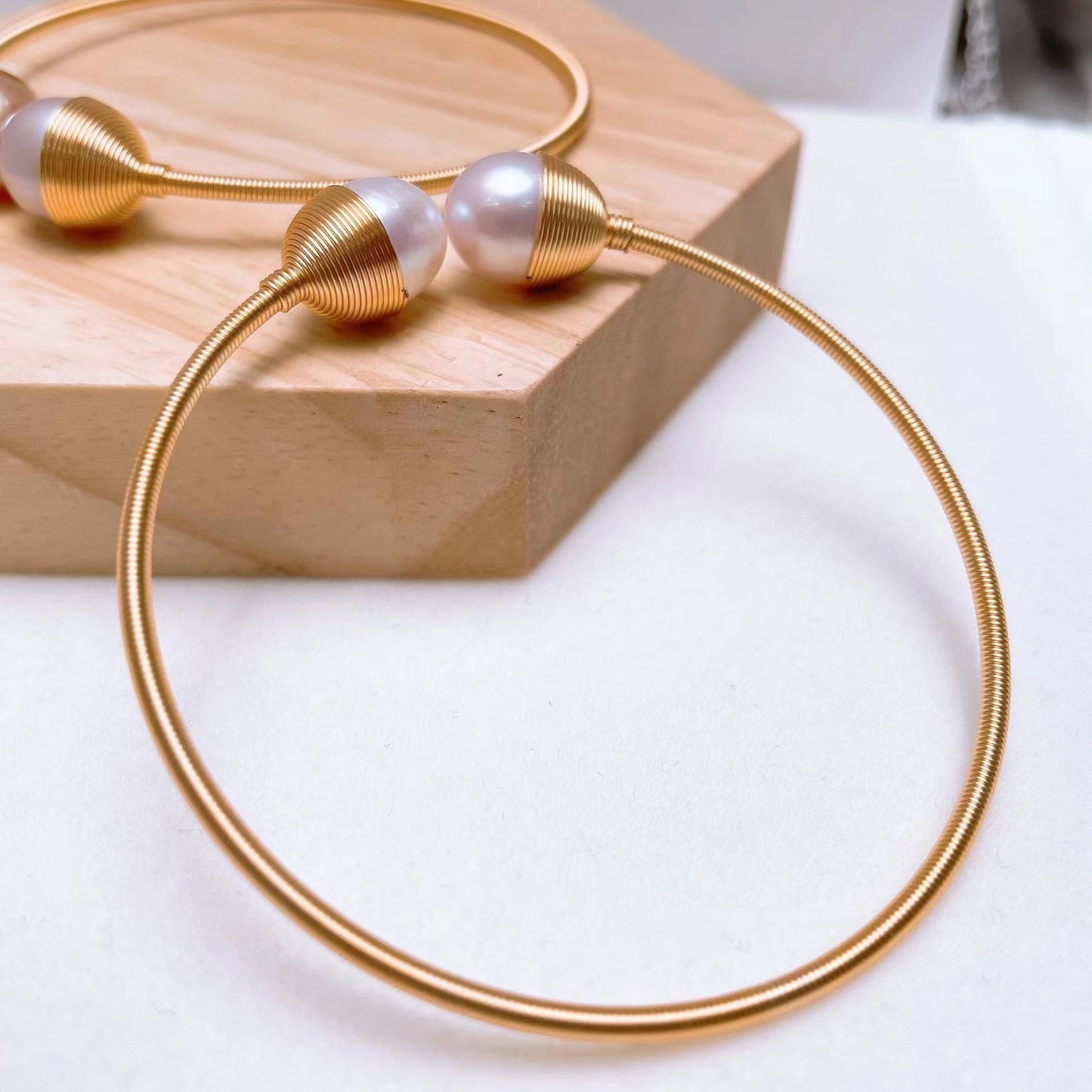 Two pearls Bangle USD25 (B21)