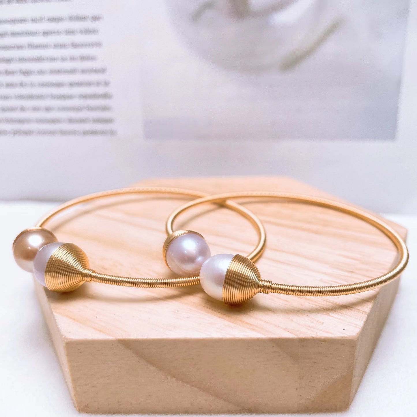 Two pearls Bangle USD25 (B21)