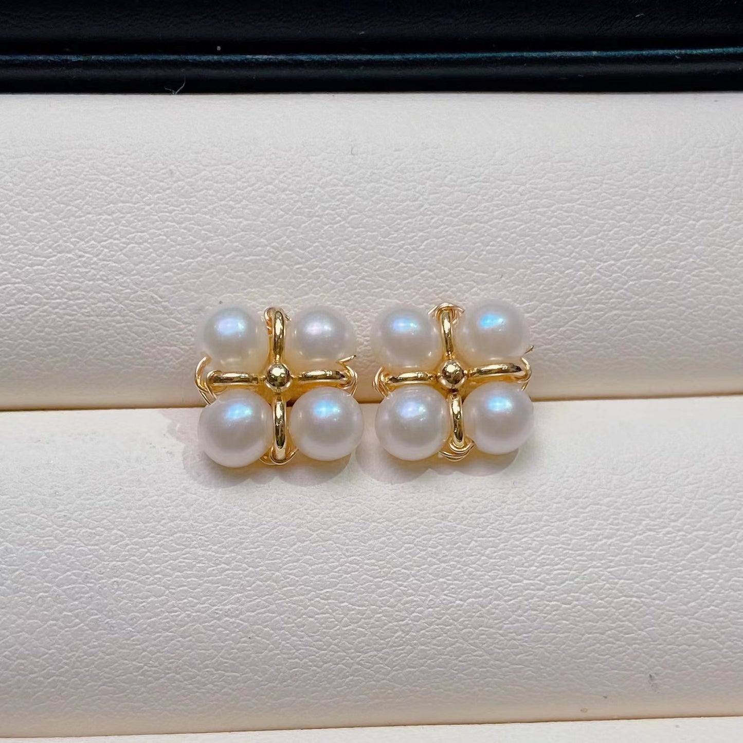 Pearl earrings USD20 (E26)