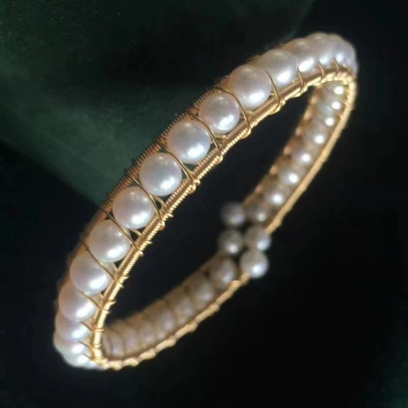 Bracelet plein de perles 70 USD (B20)