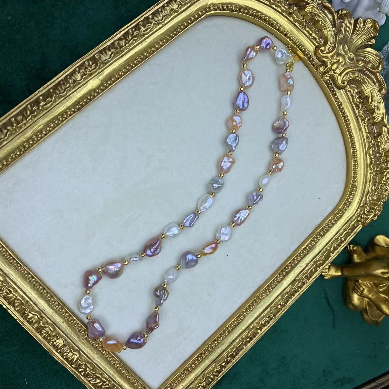 Collier de perles baroques 200 USD (N3)