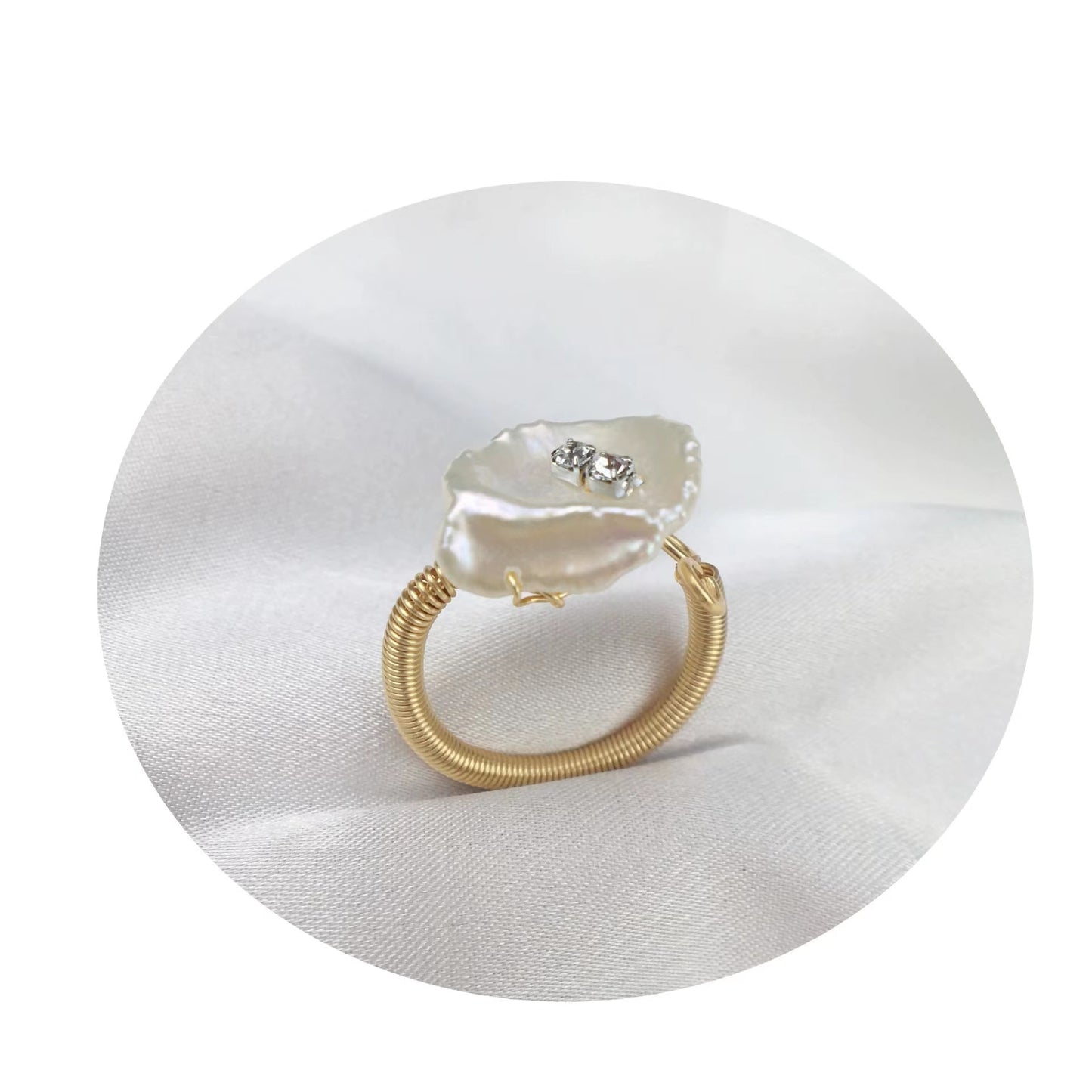 Bague perle baroque pétale R49