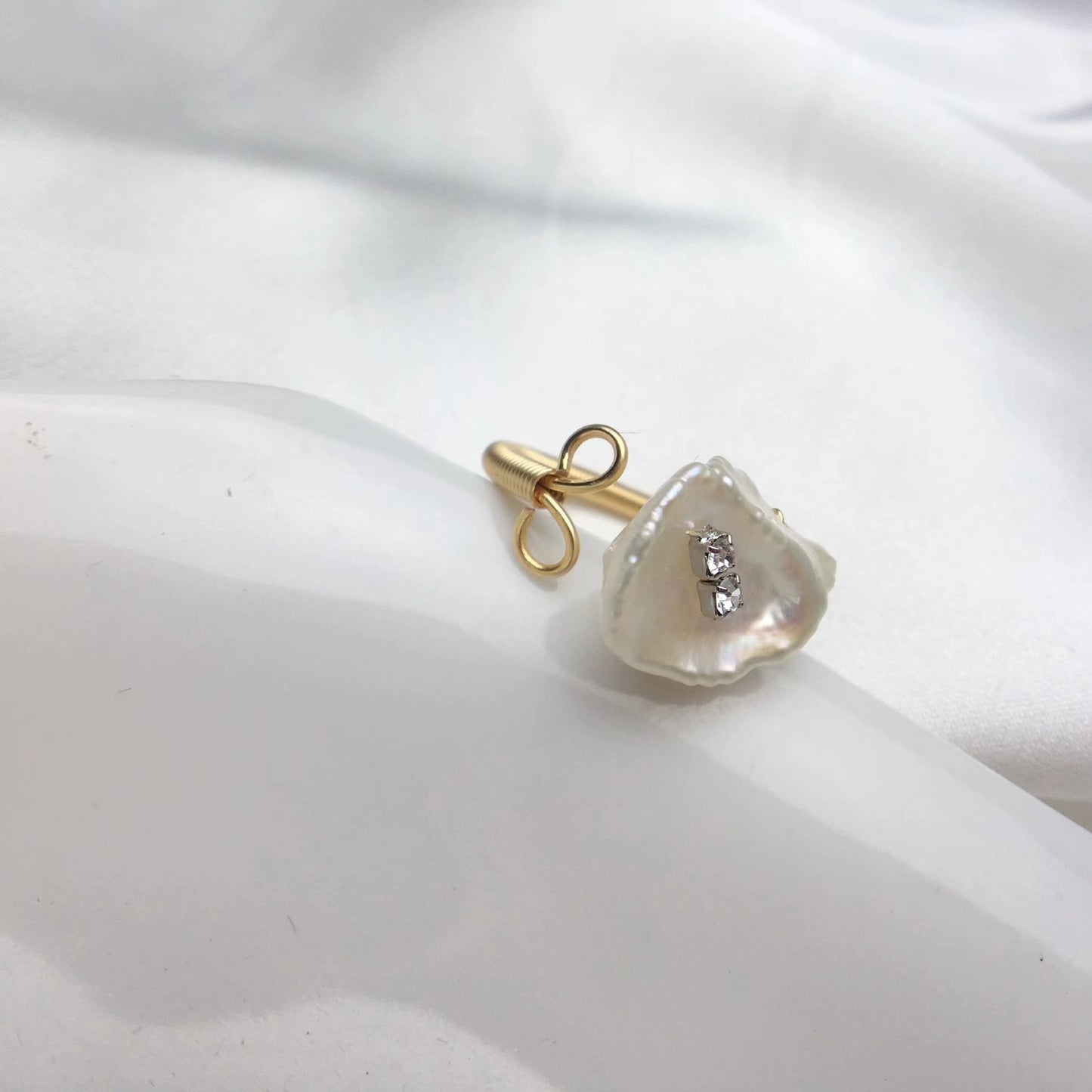 Petal baroque pearl ring R49