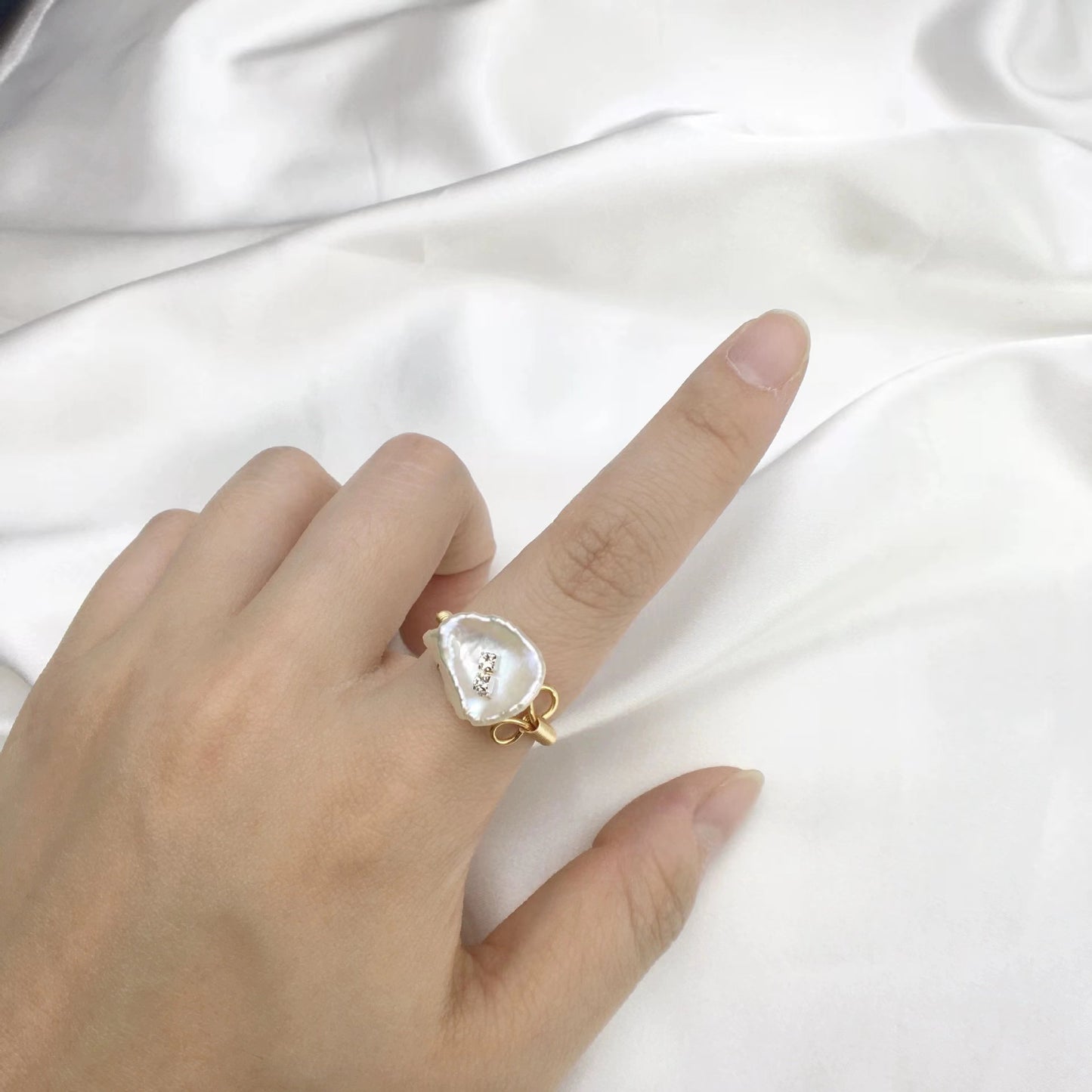 Petal baroque pearl ring R49