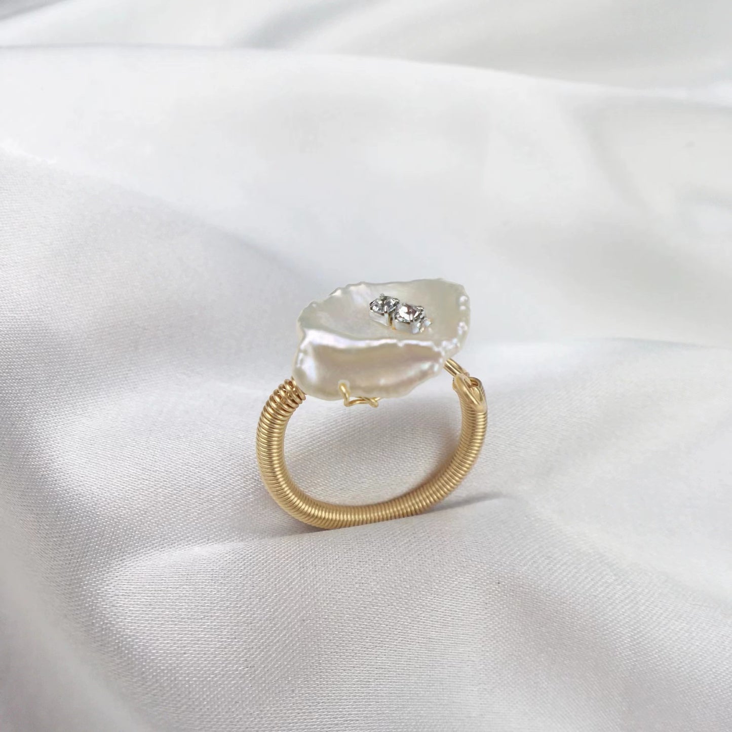 Petal baroque pearl ring R49