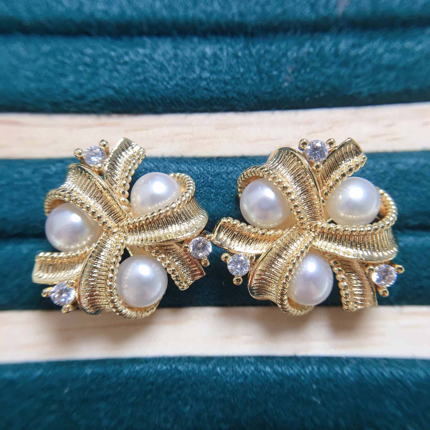 Three  pearl set USD25