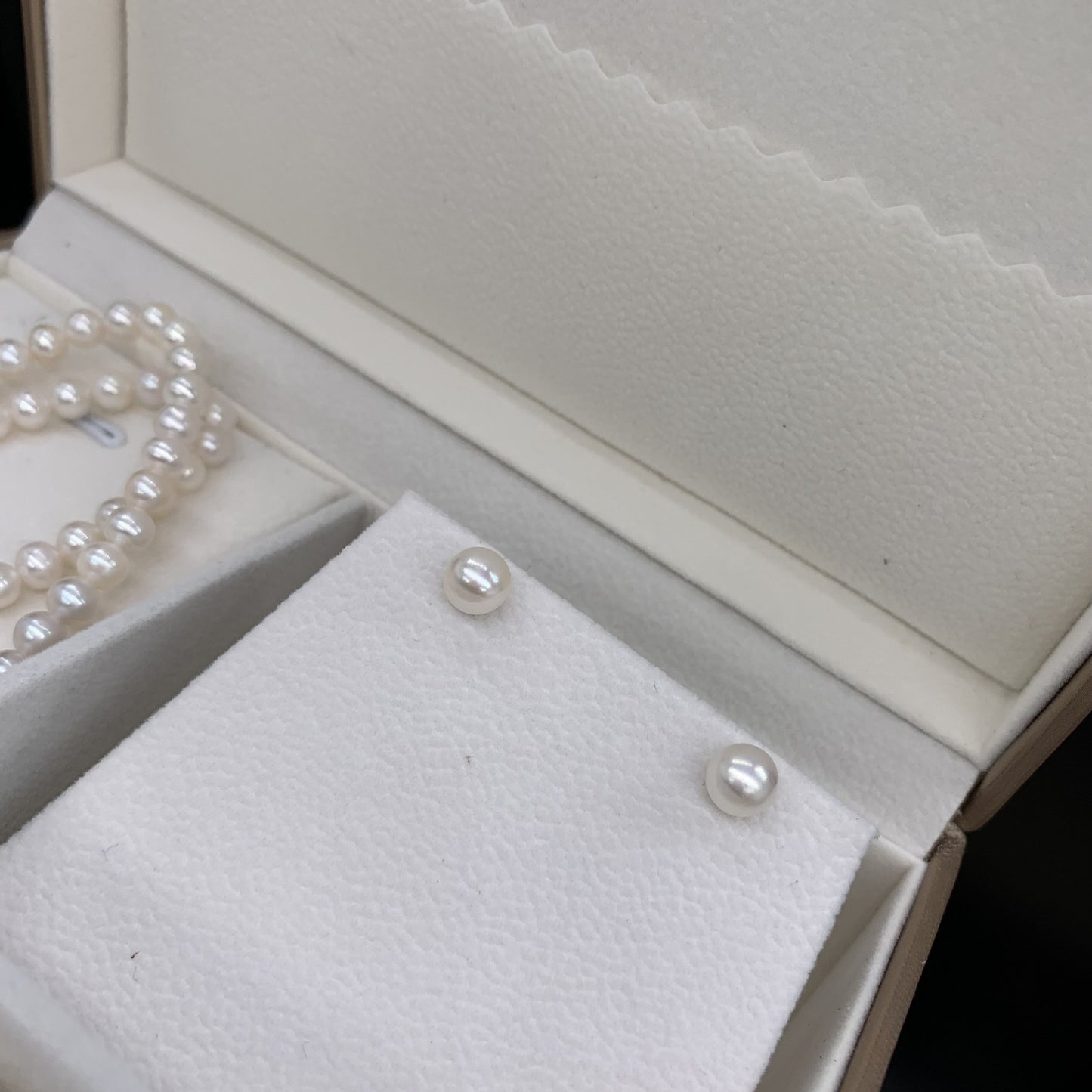 Full pearl set USD249