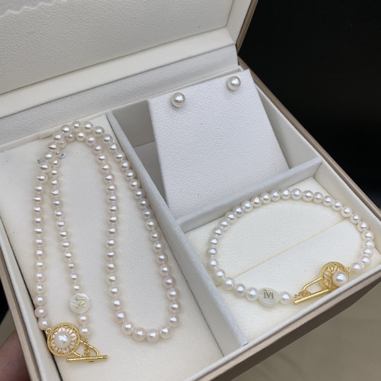 Full pearl set USD249