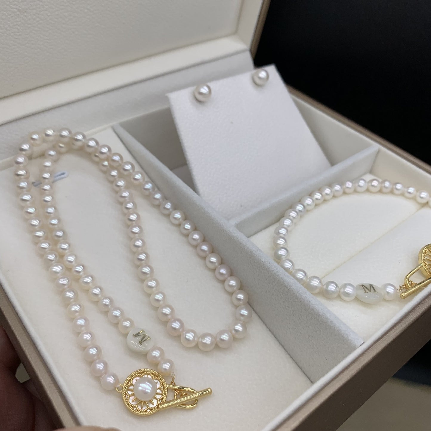 Full pearl set USD249